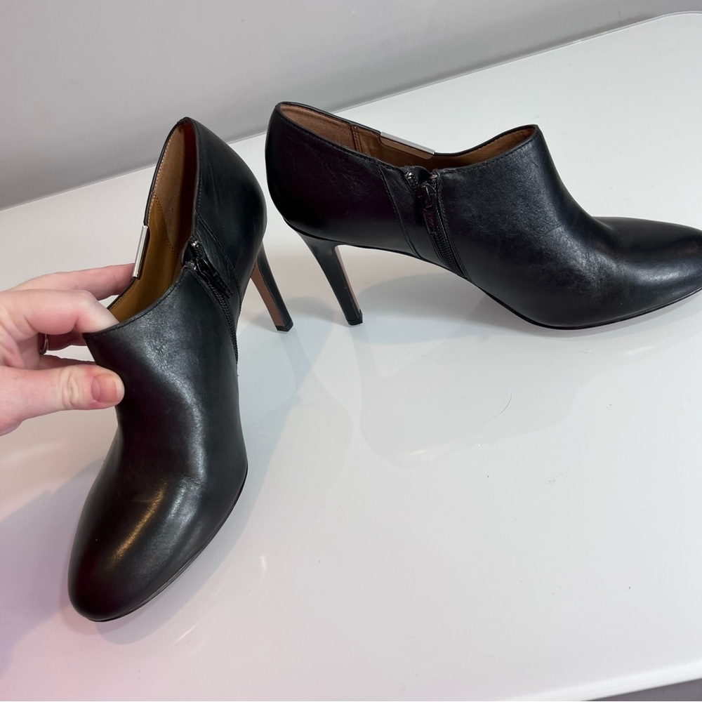 Coach Seneca black leather heeled zip ankle booties size 9.5 - Picture 5 of 8